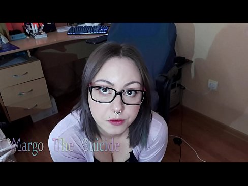 ❤️ Ragazza sexy con gli occhiali succhia il dildo profondamente sulla macchina fotografica ❤️ Porno fatto in casaal it.dreamlandpassionjourney.ru ️❤