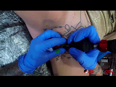 ❤️ Estremamente tatuato hottie Sully Savage ottenuto un tatuaggio sul suo clitoride ❤️ Porno fatto in casaal it.dreamlandpassionjourney.ru ️❤